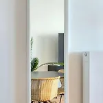 Cozy For 6 In アパート